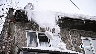 В Челябинске владельцам обледеневших балконов выставят счет за неубранные сосульки
