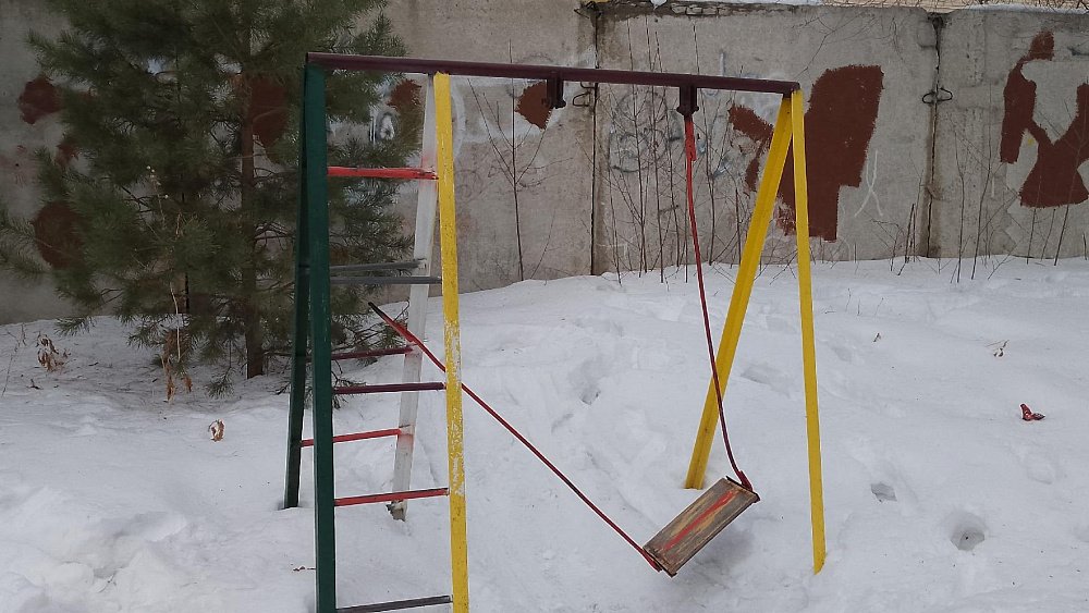 В Челябинске подросток получила сотрясение мозга на детской площадке