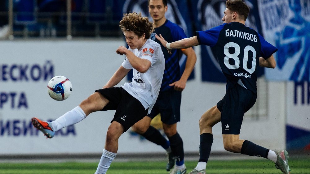 Футболисты миасского «Торпедо» потерпели разгромное поражение от «Сибири»