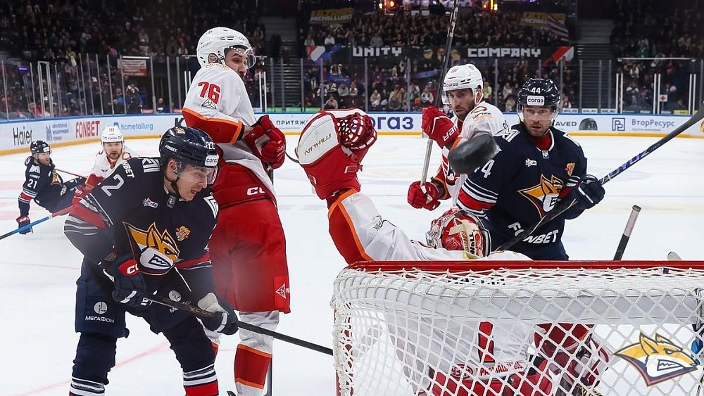 Магнитогорский «Металлург» в зрелищном матче вырвал победу у «Автомобилиста»