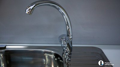 В трех районах Челябинска из крана потечет зеленая вода