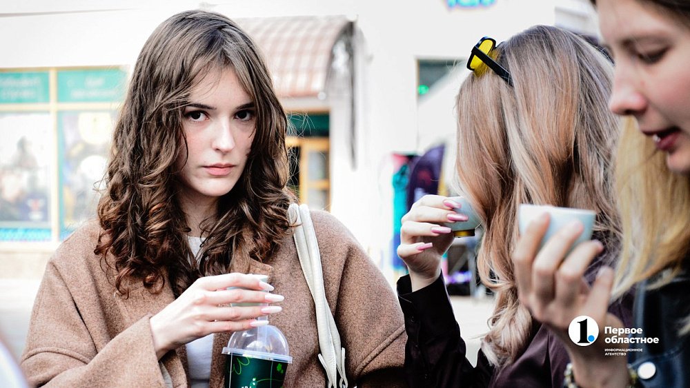 Соцсети подталкивают четверть юных челябинок к использованию косметики 