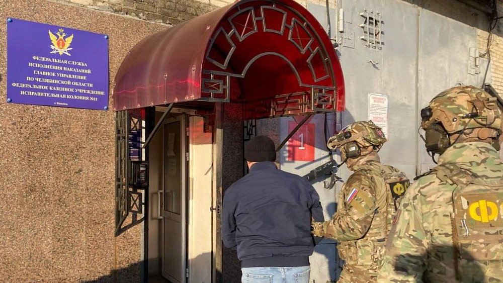 Начальника колонии на Урале задержали за взятки и использование труда осужденных