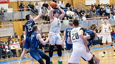 Клуб «ЧБК» выиграл «культурное дерби» у питерских баскетболистов «Зенита-2»