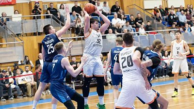 Клуб «ЧБК» выиграл «культурное дерби» у питерских баскетболистов «Зенита-2»