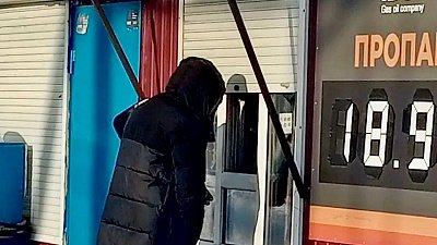 В Челябинске по требованию прокуратуры снесли опасную автозаправку