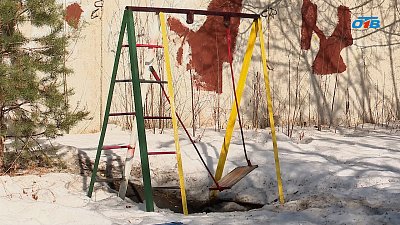 На Южном Урале девочка-инвалид упала с качели