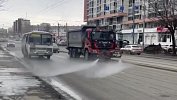 Дороги Челябинска начали мыть после зимы