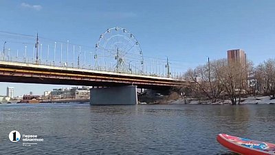 Жительница Челябинска отметила день рождения в ледяной воде Миасса