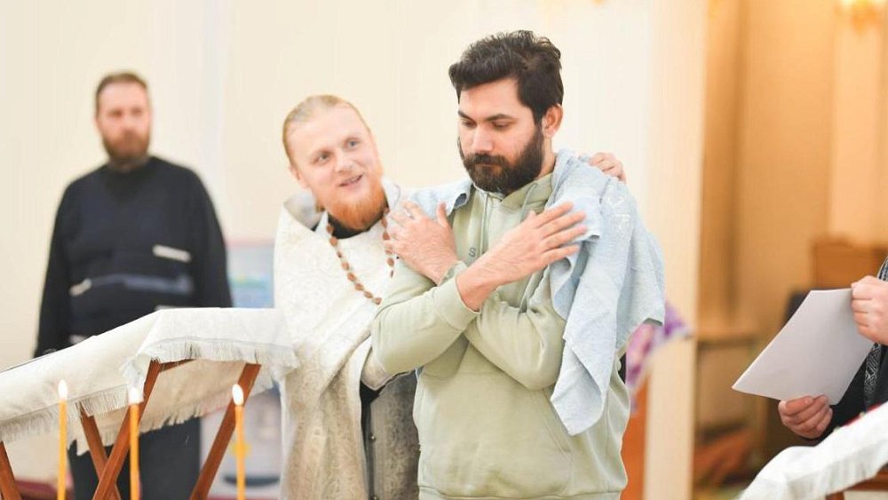 Гражданин Индии принял крещение в челябинском храме святого Иоанна Воина