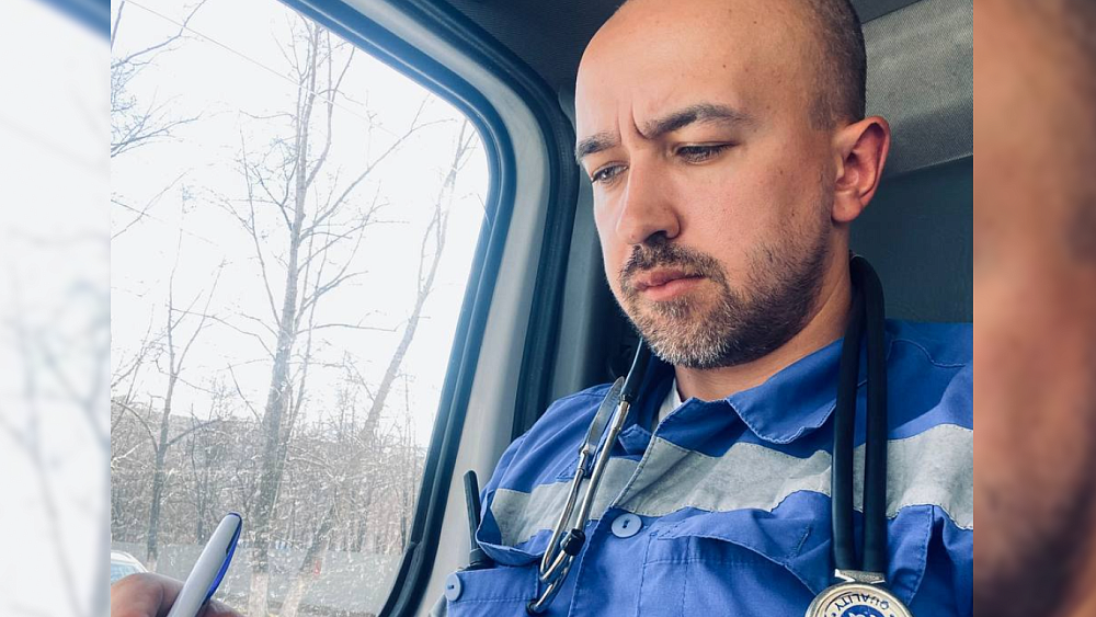 Челябинский фельдшер распознал инсульт по странному поведению пациента