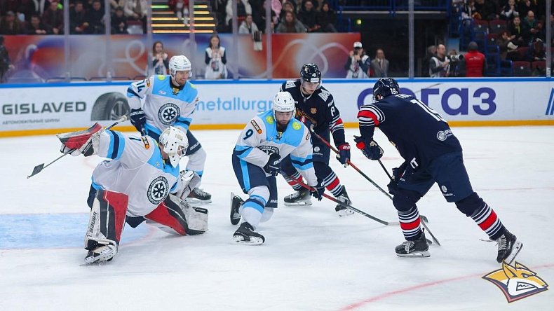 Хоккеисты «Металлурга» с победы над «Сибирью» начали поход за Кубком Гагарина