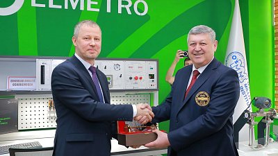 Челябинские приборостроители открыли учебный класс в Ташкенте
