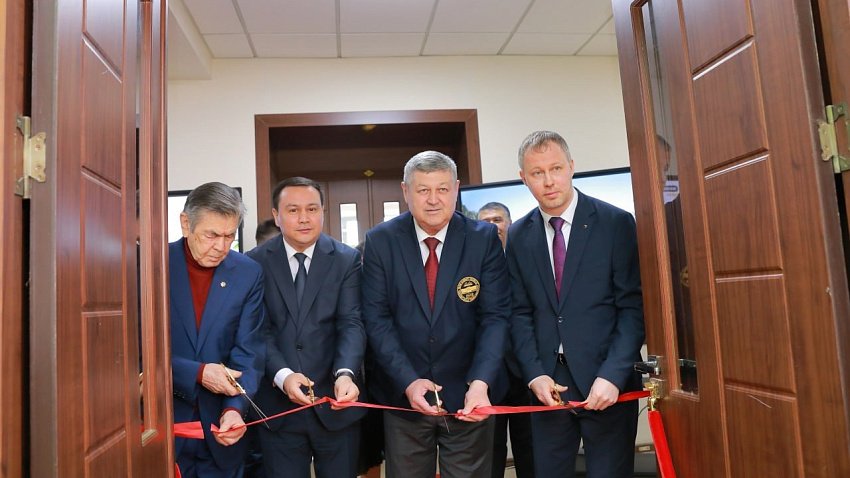 Челябинские приборостроители открыли учебный класс в Ташкенте