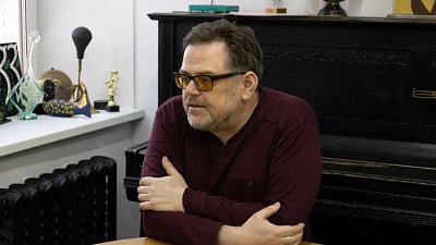 Худрук челябинского НХТ Евгений Гельфонд сравнил ИИ и живое искусство