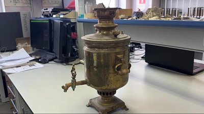 Мужчина пытался вывезти из России старинный самовар через аэропорт Кольцово