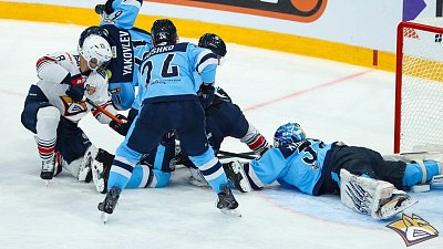 Хоккейный клуб «Металлург» выиграл в гостях у «Сибири» 3:1 и повел в серии 3-0