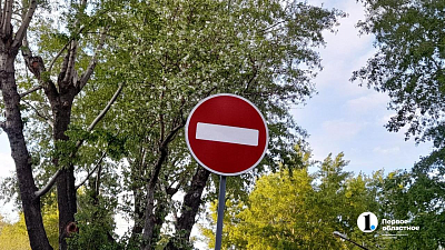 Асфальт провалился на проезжей части в центре Челябинска