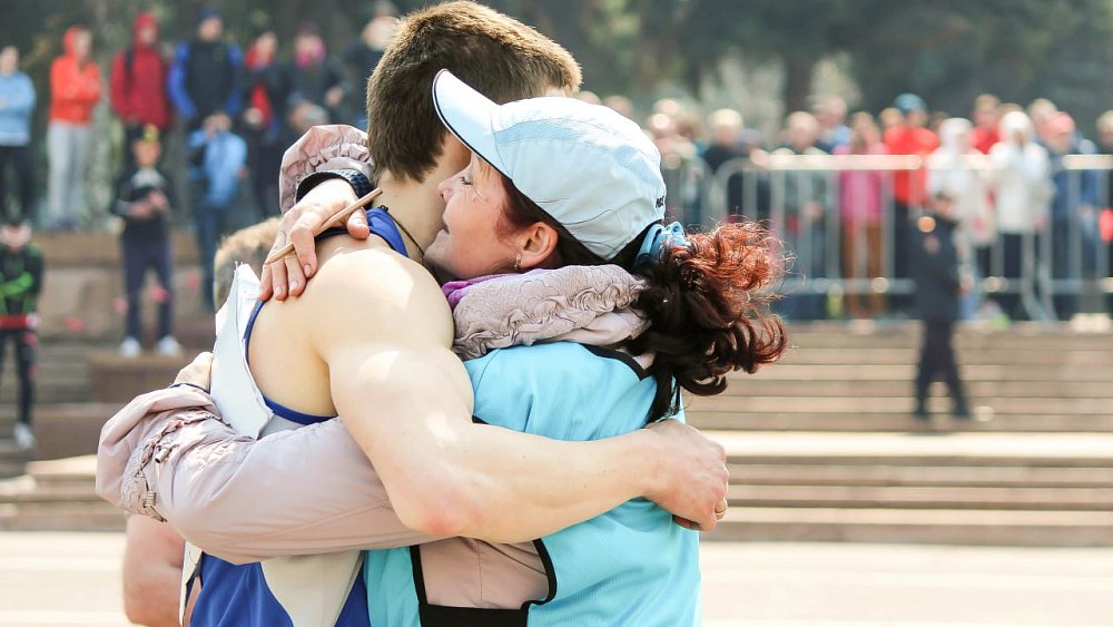 Могут ли родители целовать своих детей в губы