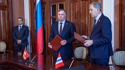 Парламенты Челябинской и Омской областей подписали соглашение о сотрудничестве