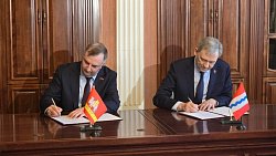 Парламенты Челябинской и Омской областей подписали соглашение о сотрудничестве