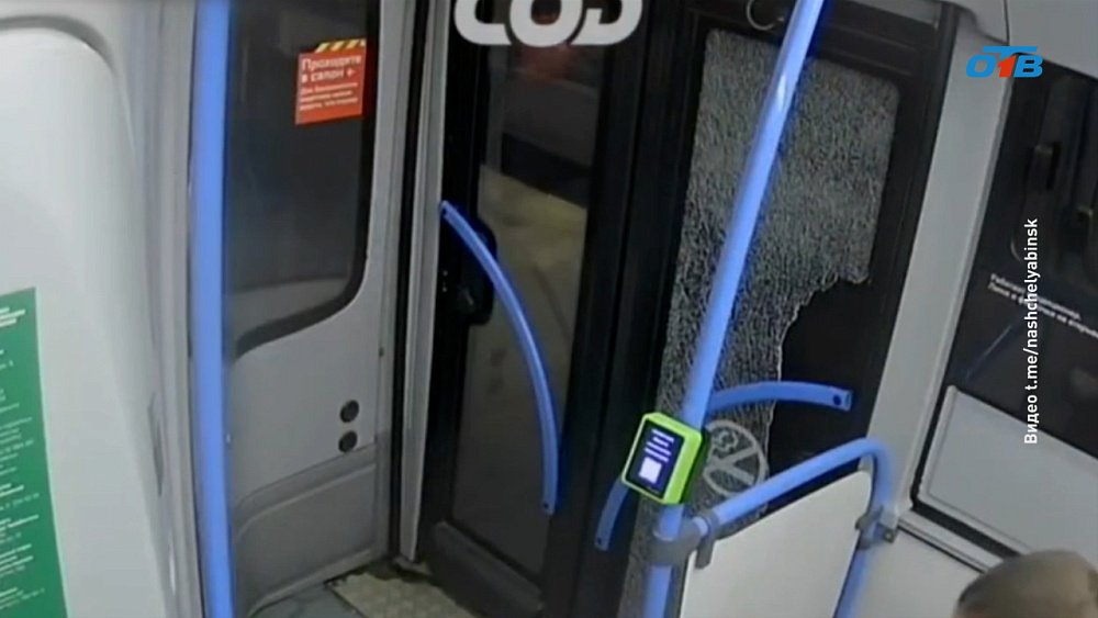 В Челябинске подростки закидали автобусы камнями