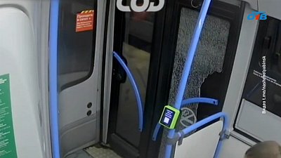 В Челябинске подростки закидали автобусы камнями