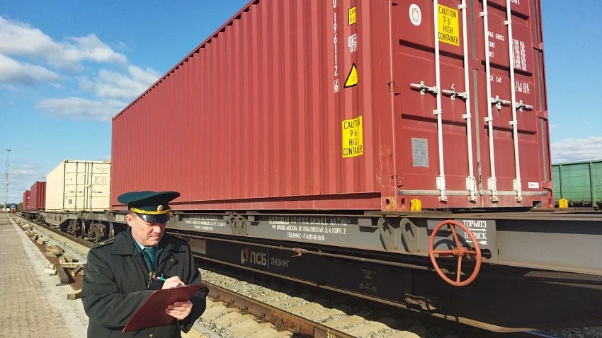 Челябинские таможенники оформили первый поезд в 2026 году с зерном на экспорт