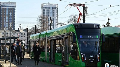 На линию в Челябинске вышел трехсекционный трамвай «Альтаир»
