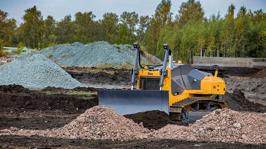 Челябинский производитель представил беспилотный бульдозер в Санкт-Петербурге