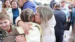 Челябинск аплодисментами встретил пассажиров опрокинувшегося под Ульяновском поезда