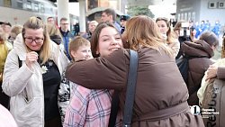 Челябинск аплодисментами встретил пассажиров опрокинувшегося под Ульяновском поезда