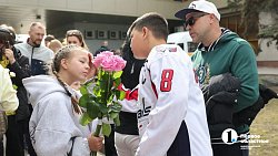 Челябинск аплодисментами встретил пассажиров опрокинувшегося под Ульяновском поезда