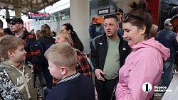 Челябинск аплодисментами встретил пассажиров опрокинувшегося под Ульяновском поезда