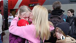 Челябинск аплодисментами встретил пассажиров опрокинувшегося под Ульяновском поезда