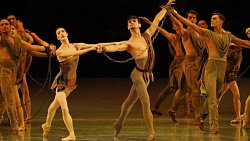 Новосибирский театр впервые выступит на фестивале в Челябинске с легендарным «Спартаком»