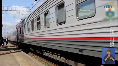 Проводницу поезда «Челябинск — Санкт-Петербург» вытолкнул из вагона пассажир