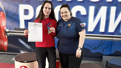 Челябинка Рима Мнацаканян стала вице‑чемпионкой России по пауэрлифтингу