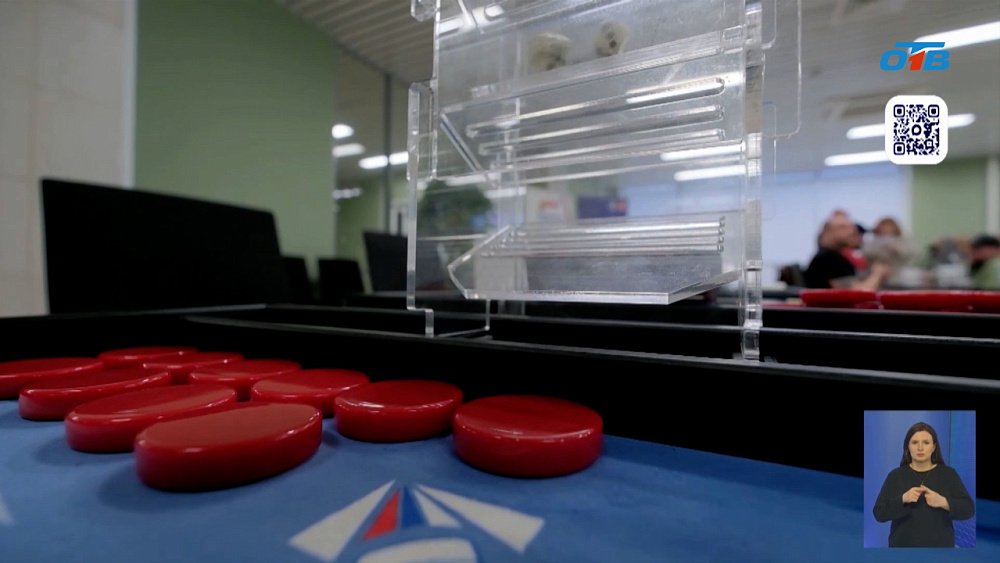 В Челябинске бойцы СВО играют в нарды