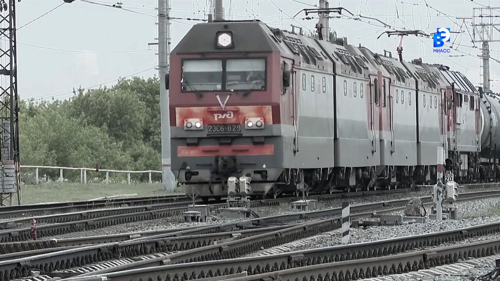 В Миассе встретили пассажиров сошедшего с рельсов поезда