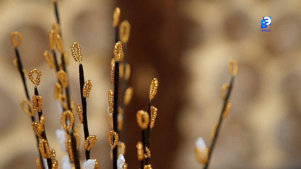 Жительница Миасса изготавливает праздничный декор из бисера