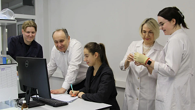 При участии ученых ЧелГУ создан безалкогольный напиток, защищающий клетки от старения