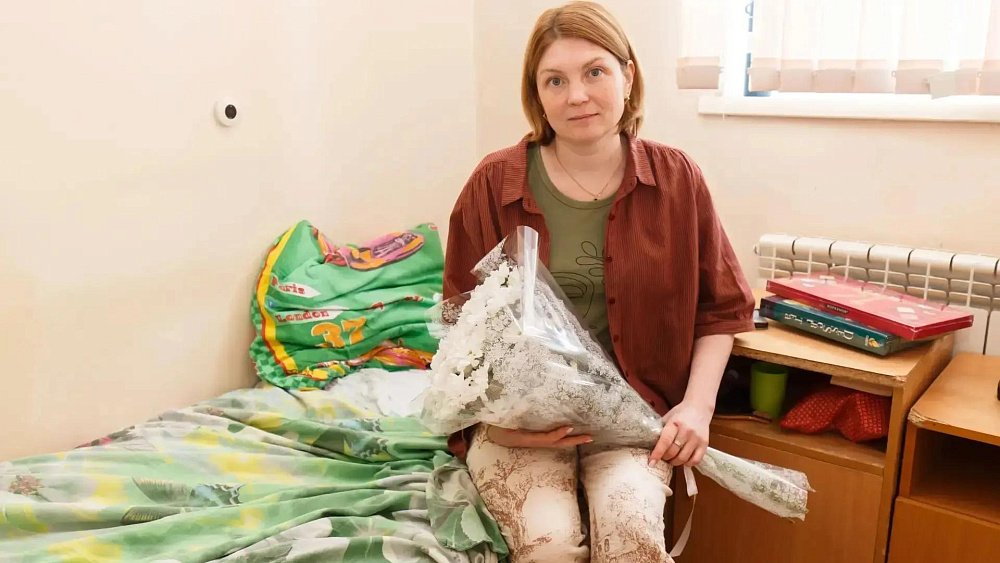 Учитель из Златоуста сделала трап из матрасов и спасла детей при крушении поезда №302