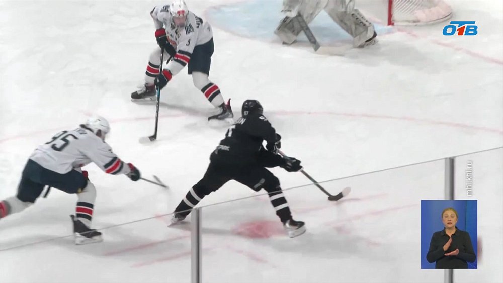 «Белые Медведи» обыграли «Стальных Лисов» в третьем матче плей-офф