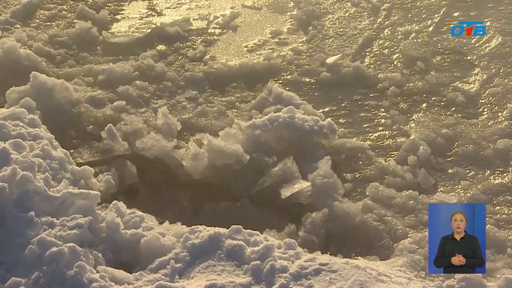 Спасатели Челябинской области просят жителей региона не выходить на лед