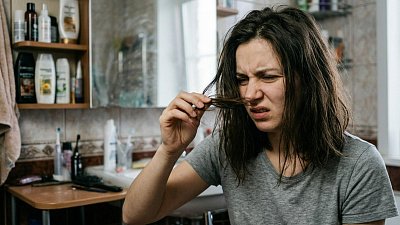 Плохой запах от головы бывает по этой причине