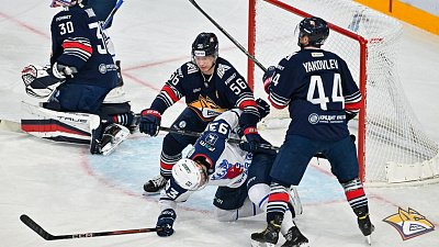 «Металлург» выиграл у «Торпедо» 4:3 с повел в серии в четвертьфинале Кубка Гагарина