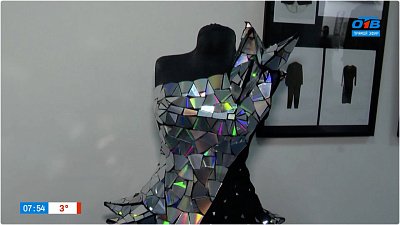 Выставка «Одежда в искусстве» в прямом включении