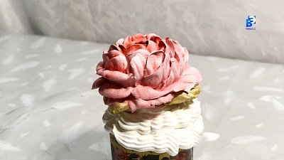 Жительница Миасса превращает куличи в произведения искусства