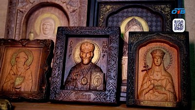 Мастер из Миасса создает иконы из дерева